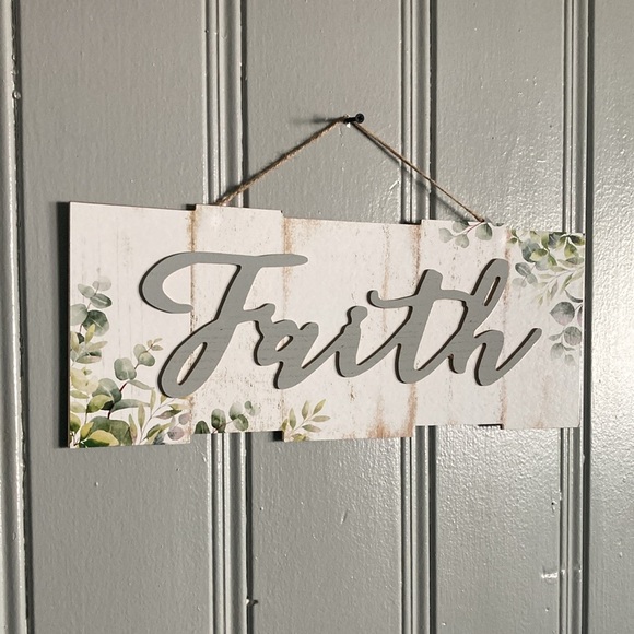 NWT- FAITH Floral Wooden Rustic Farmhouse Chic Hanging Fence Decoration Sign - Picture 4 of 17